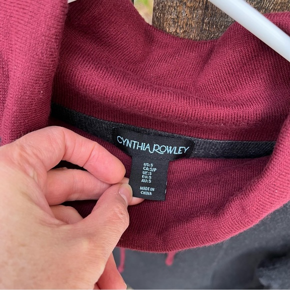 Cynthia Rowley Charcoal Gray & Burgundy Funnel Neck Sweater Tunic Sz S - Picture 3 of 14